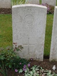 Etaples Military Cemetery - Barker, Harold Frederick