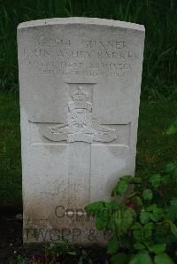 Etaples Military Cemetery - Barker, John Ashby