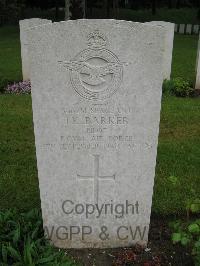 Etaples Military Cemetery - Barker, John Keel