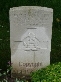 Etaples Military Cemetery - Barlow, Ernest