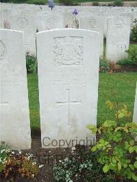 Etaples Military Cemetery - Barlow, Edward