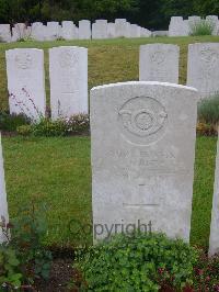 Etaples Military Cemetery - Barnes, Christopher