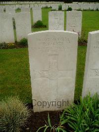 Etaples Military Cemetery - Barnes, Thomas