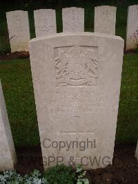 Etaples Military Cemetery - Barnfield, H