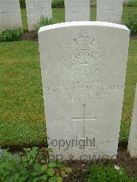 Etaples Military Cemetery - Barrett, Bertram John