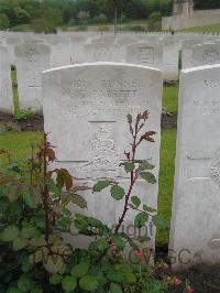 Etaples Military Cemetery - Barrett, G E