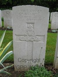 Etaples Military Cemetery - Barrett, G F