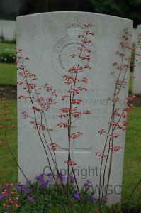 Etaples Military Cemetery - Barrett, Keith Joy