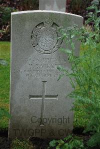 Etaples Military Cemetery - Barrett, Uriah