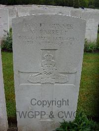 Etaples Military Cemetery - Barrett, William