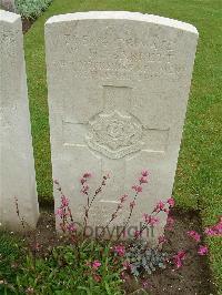 Etaples Military Cemetery - Barrett, W H