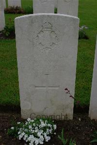 Etaples Military Cemetery - Barrett, W R C