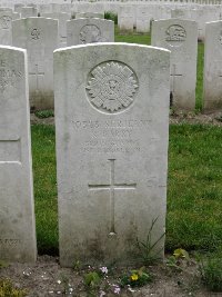 Etaples Military Cemetery - Barry, Robert