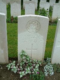 Etaples Military Cemetery - Bartlett, C