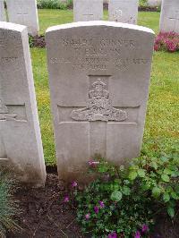 Etaples Military Cemetery - Barton, Frank