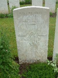 Etaples Military Cemetery - Barton, Robert John