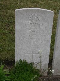 Etaples Military Cemetery - Batchelor, E W