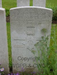 Etaples Military Cemetery - Batchelor, Frederick Oliver