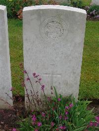 Etaples Military Cemetery - Bates, A V