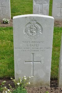 Etaples Military Cemetery - Bates, R