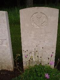 Etaples Military Cemetery - Bateson, Norman