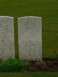 Etaples Military Cemetery - Bazley, Jack