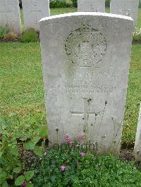 Etaples Military Cemetery - Bean, C