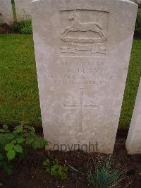 Etaples Military Cemetery - Bean, W