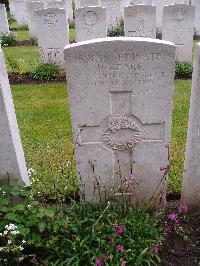 Etaples Military Cemetery - Beare, Harvey