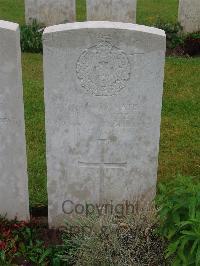 Etaples Military Cemetery - Beattie, R