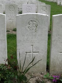 Etaples Military Cemetery - Beck, Douglas