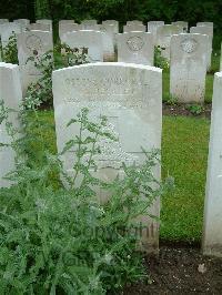 Etaples Military Cemetery - Beckley, Victor Lionel