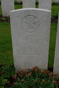 Etaples Military Cemetery - Beddows, C