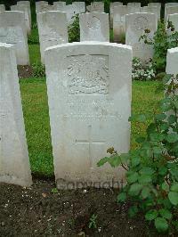 Etaples Military Cemetery - Bedford, Herris