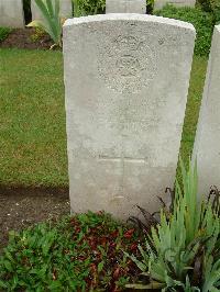 Etaples Military Cemetery - Beech, J C