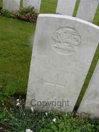 Etaples Military Cemetery - Beeks, William Harold