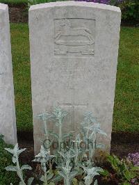 Etaples Military Cemetery - Beetham, F