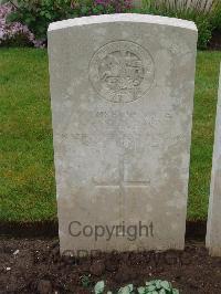 Etaples Military Cemetery - Beevers, S