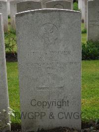 Etaples Military Cemetery - Bell, G