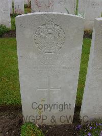 Etaples Military Cemetery - Bell, J