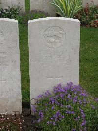 Etaples Military Cemetery - Bell, Robert