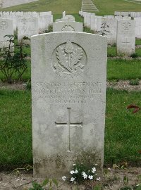 Etaples Military Cemetery - Bell, Robert Stephen