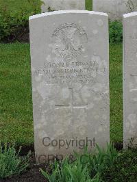 Etaples Military Cemetery - Bennett, Adam Addison