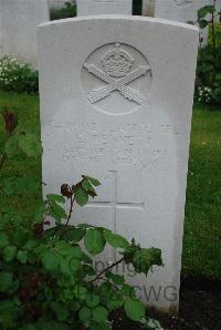 Etaples Military Cemetery - Bennett, E