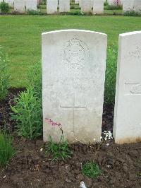 Etaples Military Cemetery - Bennett, F W