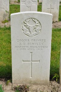 Etaples Military Cemetery - Bentley, S E