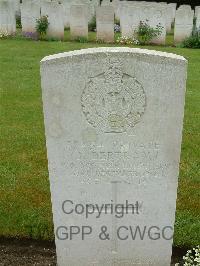 Etaples Military Cemetery - Bertram, James