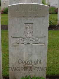 Etaples Military Cemetery - Berwick, Robert