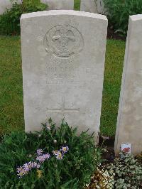 Etaples Military Cemetery - Bessey, Albert