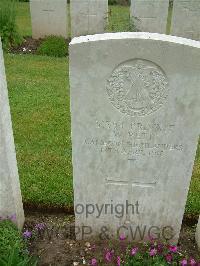 Etaples Military Cemetery - Bett, W